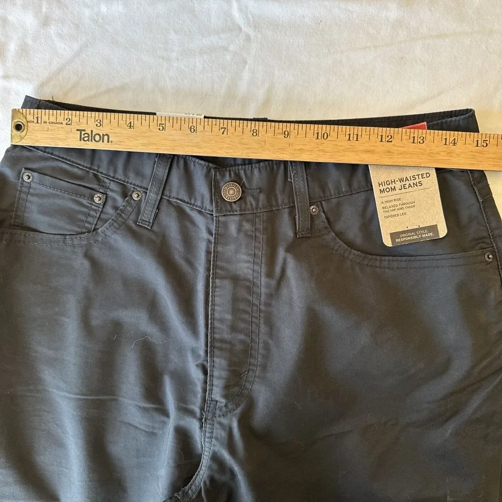 New Levi's Women's 29x30 Black High Waisted Mom Jean Tapered‎ Leg